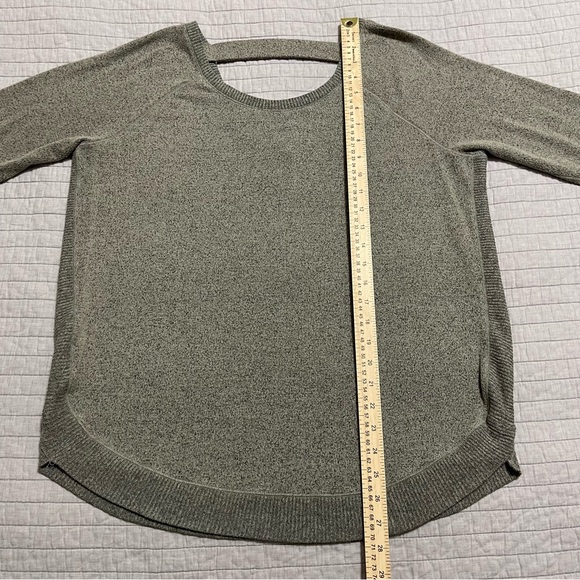 Maurices Solid Brushed Round Hew Pullover Top Size Large - Picture 4 of 7